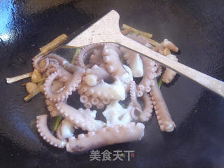【章鱼须炒韭菜】的做法步骤：8