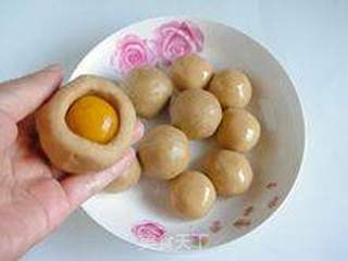 最爱的广式月饼---【蛋黄莲蓉月饼】的做法步骤:9