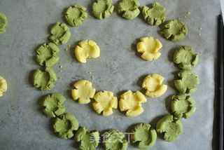 没有烤箱用电饭煲也能做的玛格丽特小饼干哦。。的做法步骤：11