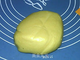 台式莲蓉蛋黄月饼的做法步骤:4