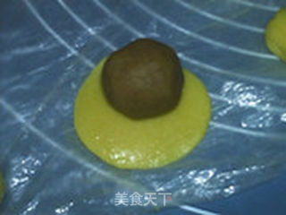 台式莲蓉蛋黄月饼的做法步骤:10