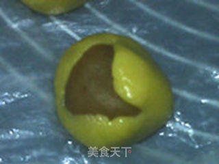 台式莲蓉蛋黄月饼的做法步骤:11