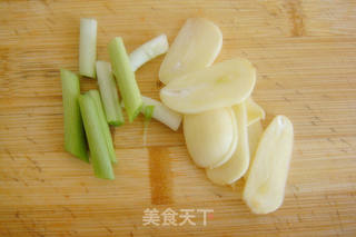 蚝油草菇的做法步骤:4