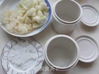 雪梨冰糖银耳的做法步骤:3
