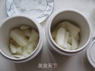 雪梨冰糖银耳的做法步骤:4