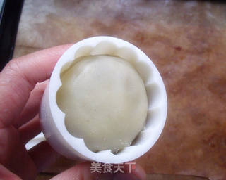 广式枣泥豆沙月饼的做法步骤:9
