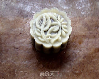 广式枣泥豆沙月饼的做法步骤:11