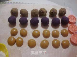 广式栗蓉、紫薯月饼的做法步骤:4