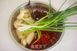 麻辣酸菜鱼头的做法步骤:3