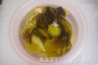 麻辣酸菜鱼头的做法步骤:2