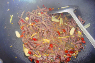 干煸牛肉丝的做法步骤：8