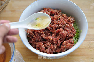 芹菜饺子的做法步骤:8