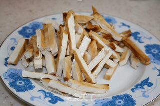 白辣椒熏豆干炒腊肠的做法步骤:4