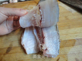 杏鲍菇爆鲈鱼的做法步骤:2