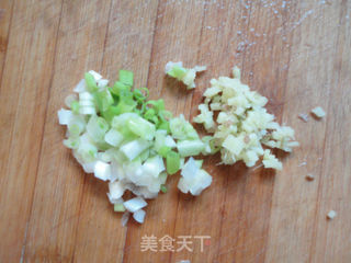 杏鲍菇爆鲈鱼的做法步骤:11