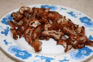 白辣椒熏豆干炒腊肠的做法步骤:2
