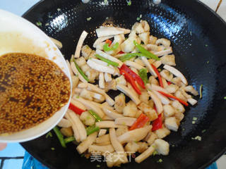 杏鲍菇爆鲈鱼的做法步骤:15