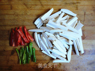 杏鲍菇爆鲈鱼的做法步骤:13