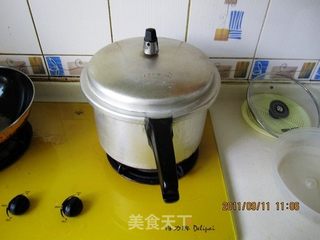 高压锅酱肘子的做法步骤:6
