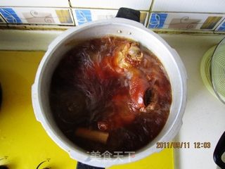 高压锅酱肘子的做法步骤:8