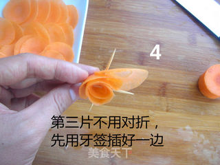 胡萝卜玫瑰花的做法步骤:7