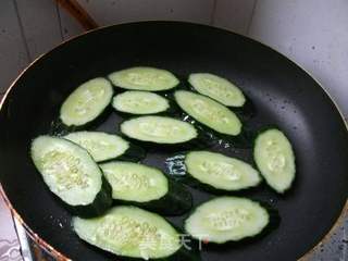 紫苏煎黄瓜的做法步骤:3