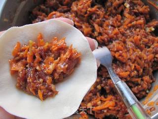水饺的详细制作过程----胡萝卜鲜肉水饺的做法步骤:12