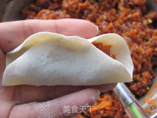 水饺的详细制作过程----胡萝卜鲜肉水饺的做法步骤:13