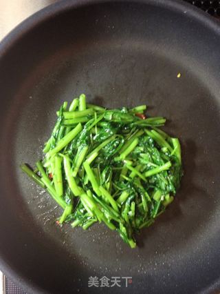 蒜辣空心菜--【傳統的家常炒菜】的做法步骤:5