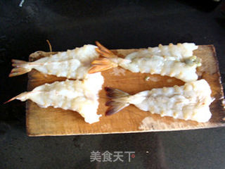 黄金凤尾虾的做法步骤:2