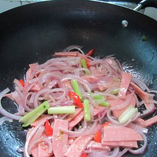 洋葱丝炒火腿的做法步骤：8