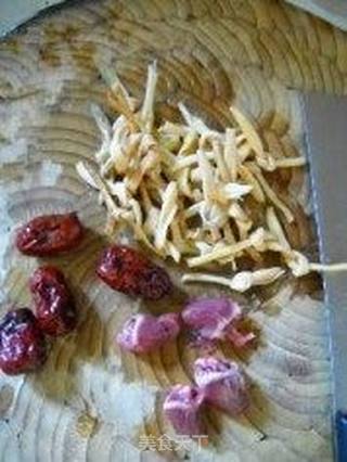 黄花菜炖鸽心的做法步骤:3