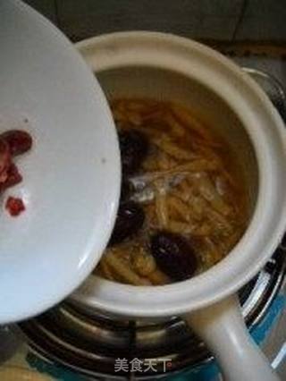 黄花菜炖鸽心的做法步骤:6