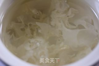 银耳雪梨红枣羹的做法步骤：4