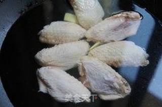 番茄酱焖鸡翅的做法步骤:2