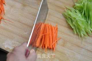 杏鲍菇三丝的做法步骤:3