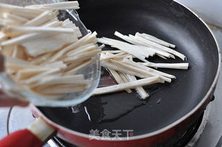 杏鲍菇三丝的做法步骤:6