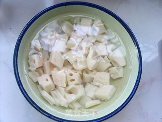 糖醋藕丁的做法步骤:3