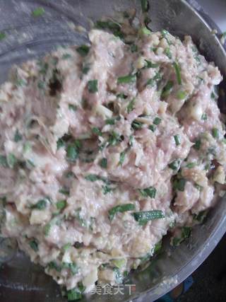 猪肉香菜饺子的做法步骤:2