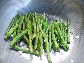 家常菜飘香——简易版干煸豆角的做法步骤:8