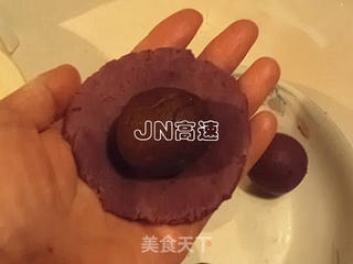 纯天然的味道——花色紫薯豆沙冰皮月饼的做法步骤:11