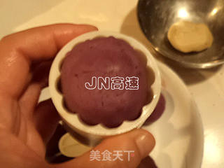 纯天然的味道——花色紫薯豆沙冰皮月饼的做法步骤:14