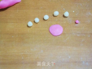 大家都喜欢的超萌漂亮的----兔子米糕蛋糕的做法步骤:2