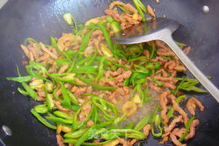 青椒肉丝--普通家常菜的做法步骤:8