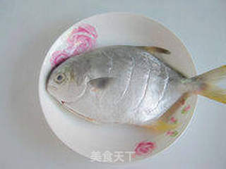 清淡、鲜美的滋味---【清蒸海上鲜】的做法步骤:2