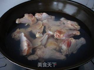 可乐鲜蘑翅根的做法步骤：2