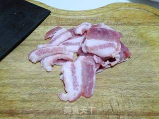 猪肉酸菜炖粉条的做法步骤:2