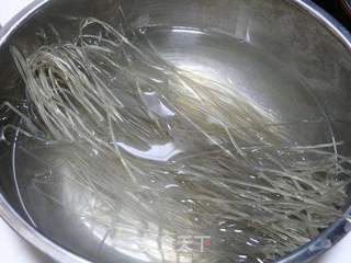 猪肉酸菜炖粉条的做法步骤:3