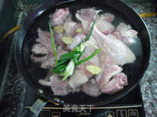 常为家人煲碗汤---【茶菇煲番鸭】的做法步骤:3