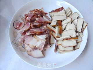 农家乐里超受欢迎的热菜——香干炒腊肉的做法步骤:2